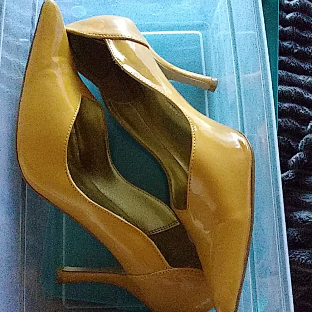Mustard heels